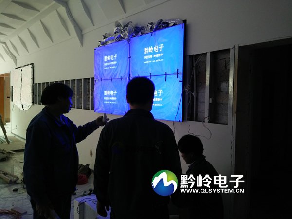 黔岭拼接屏入驻贵州联通超级手机卖场